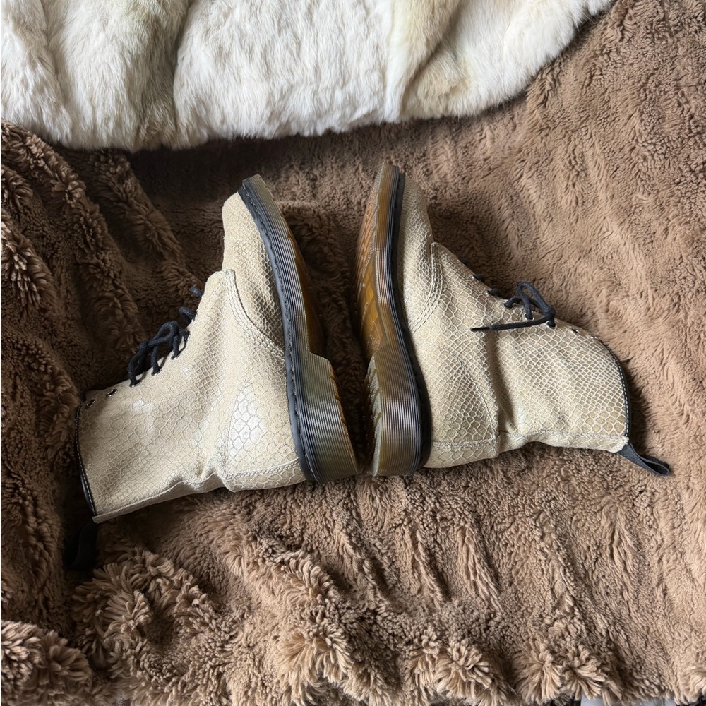 Beige snakeskin Textured Lace-Up Combat Boots doc marten - Picture 4 of 6
